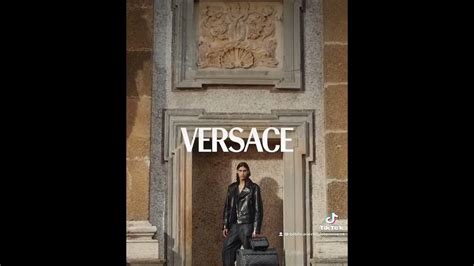 versace medusa campaign|why did Versace choose medusa.